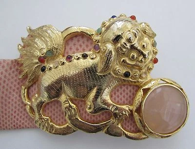 Cinturón JUDITH LEIBER Rosa Piel de Serpiente FOO DOG con Piedras Preciosas Cabujón 33" Foto 1 de 4