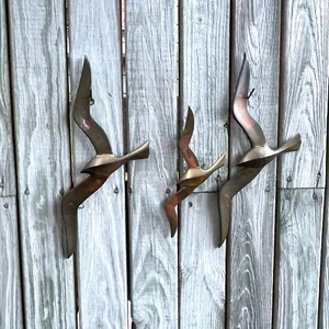 Arte de pared de 3 gaviotas familiares voladoras de latón pátina fundida relieves de aves mediados de siglo - Imagen 1 de 5