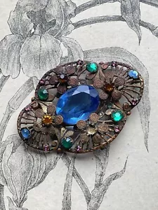 Jolie Broche ancienne en métal doré à décor de strass Bleu Jaune et vert - Picture 1 of 2