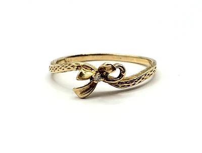 10K YELLOW GOLD - Vintage Genuine Diamond Bow Tied Ribbon Band Ring - Image 1 of 4