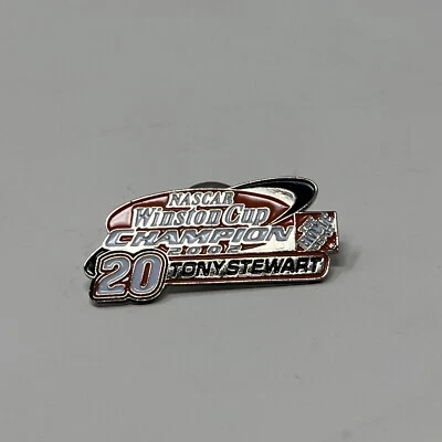De colección Tony Stewart 2002 Copa Winston Campeón Solapa Sombrero Prendedor NASCAR Memorabilia Foto 1 de 4
