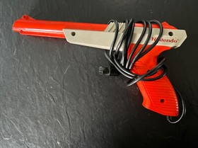 Original 1985 Nintendo NES Zapper Duck Hunt Gun Authentic NES-005 OEM