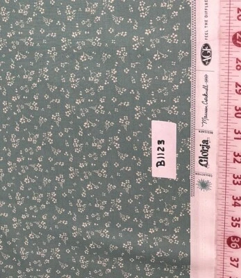 Licuadora verde galería de arte con flores pequeñas edredón de algodón tela artesanal media yarda Foto 1 de 2