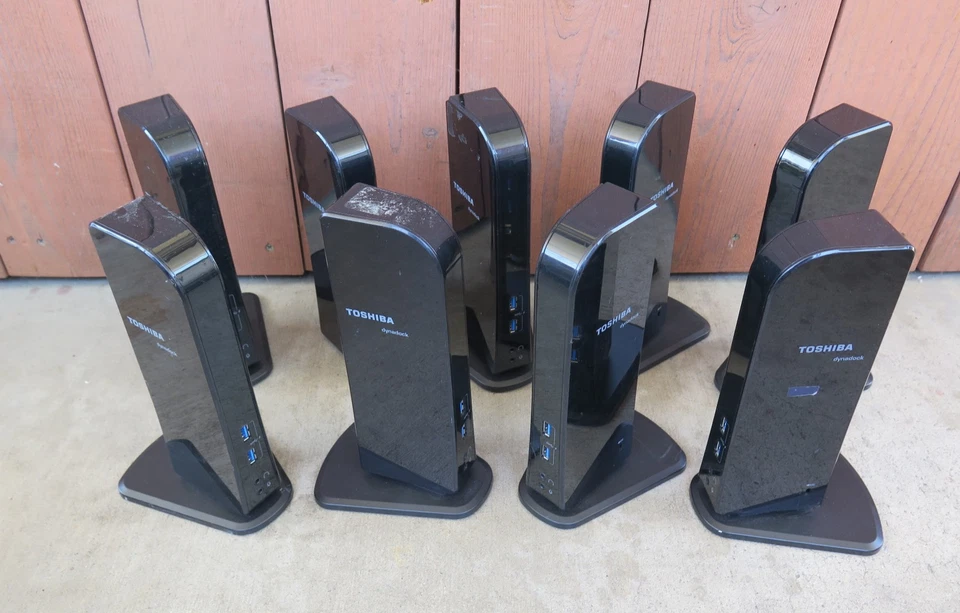 Lote de 9 estaciones de acoplamiento universales USB PA3927U-1PRP Toshiba Dynadock U3.0 Foto 1 de 4