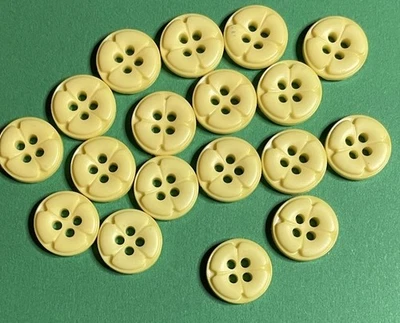 (18) NEW UNUSED 7/16" FLORAL DECOR YELLOW PLASTIC 4-HOLE BABY DOLL BUTTONS-H401 Foto 1 de 2