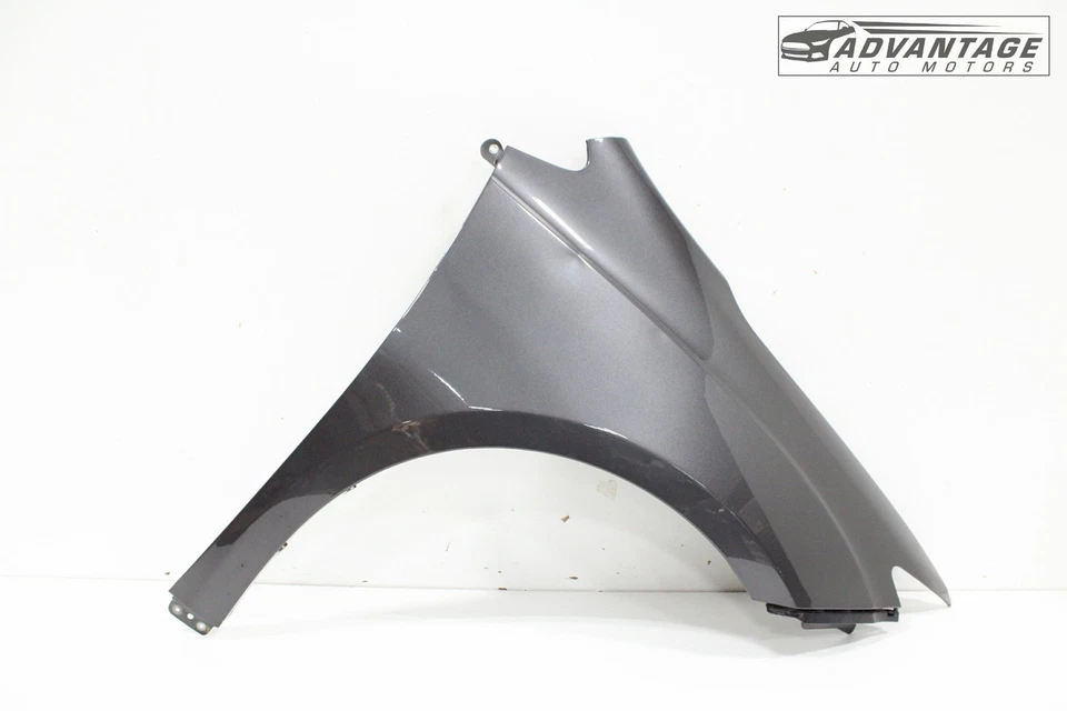 Chrysler Voyager 2020-2024 panel de cubierta de guardabarros delantero derecho del lado del pasajero OEM Foto 1 de 4