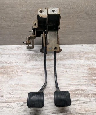 Jeep Cherokee XJ 1991-1996 montaje manual de pedal de freno y embrague pedales de 5 velocidades Foto 1 de 4