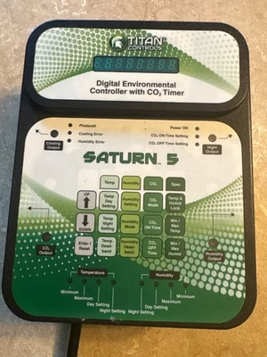 Controlador ambiental digital Titan Controls Saturn 5 con temporizador de CO2 Foto 1 de 3