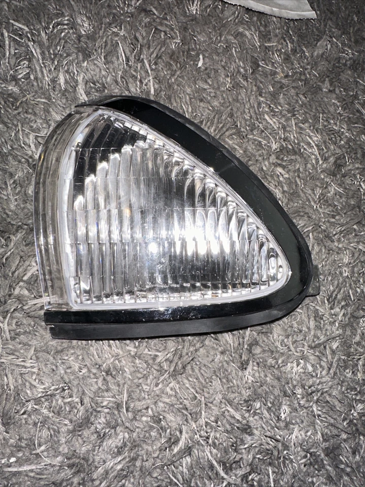 Genuine GM 91-93 Oldsmobile 98 Regency Left Driver Front Signal Light 16513855 - Image 1 of 3