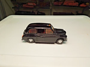 Corgi Austin London Taxi 4 1/2" long - Picture 1 of 3
