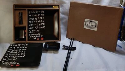 Juego de vajilla de sushi japonés negro Le Rouet Maison - 2 palillos de configuración Foto 1 de 4