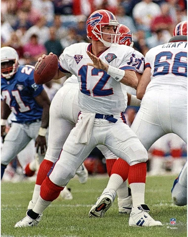 Jim Kelly Buffalo Bills Unsigned Set to Pass Photograph Cover