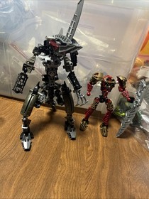 2004 LEGO Bionicle Warriors Toa Lhikan and Kikanalo 8811 Retired Incomplete