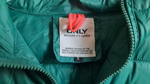 Leichte tolle grüne   Steppjacke mit Kapuze  von Only Gr. S - Bild 1 von 5