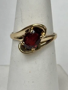 14K Yellow Gold Oval Garnet Fashion Ring Size 5.5 - Picture 1 of 8