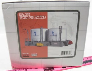 Menards ~ HO Scale Model Power Twin Oil Tanks - Bild 1 von 3