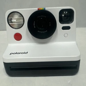 Capture Moments Instantly: Sleek White Polaroid Now I-Type Camera Awaits You! - Picture 1 of 18