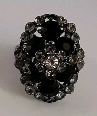 Anillo llamativo ovalado estilo hematita con grifo negro y estrás ahumado. Talla 5,75 Foto 1 de 4