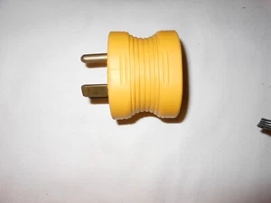 Camco RV Power Cord Adapter - 30amp male to 15amp female 125 Volts - Bild 1 von 3
