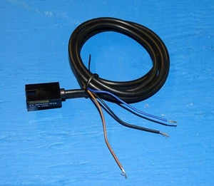 New Omron EE-SPX302-W2A optical sensor, slot, industrial automation - Picture 1 of 5