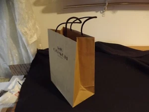 NUEVA BOLSA DE REGALO DE PAPEL MARRÓN COACH 10" de alto X 8" de ancho X 4,5" de profundidad - Imagen 1 de 5