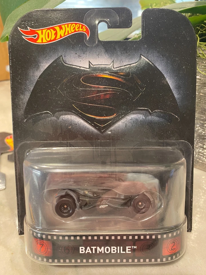 Hot Wheels 2016 Retro Entertainment Batman VS Superman Batmobile Djf57