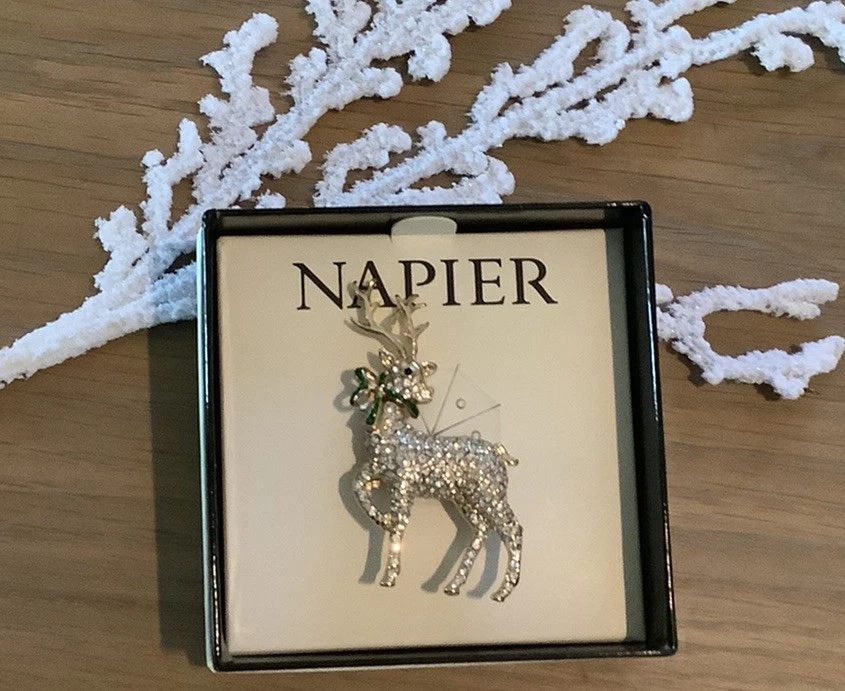 Nuevo en caja Broche Napier Holiday estrás/reno cristal lazo verde Foto 1 de 1