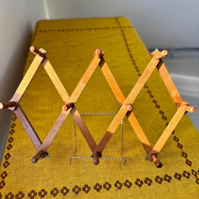 Estante para tazas acordeón de madera vintage de 10 clavijas Foto 1 de 4