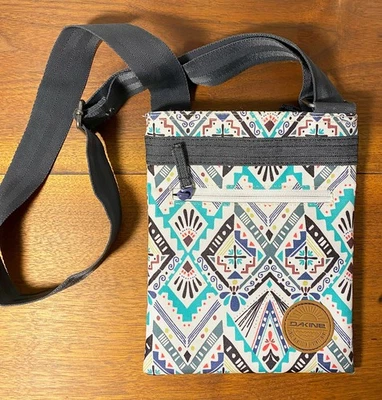 NUEVO SIN ETIQUETAS DaKine Jive Bandolera Suroeste Bolso de Hombro Cartera Ajustable Correa 9,5x7,75 Foto 1 de 4