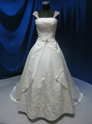 Satin Wedding Dresses Square Neck Beading Lace Appliques Sweep Train Ball Gowns - Image 1 of 4