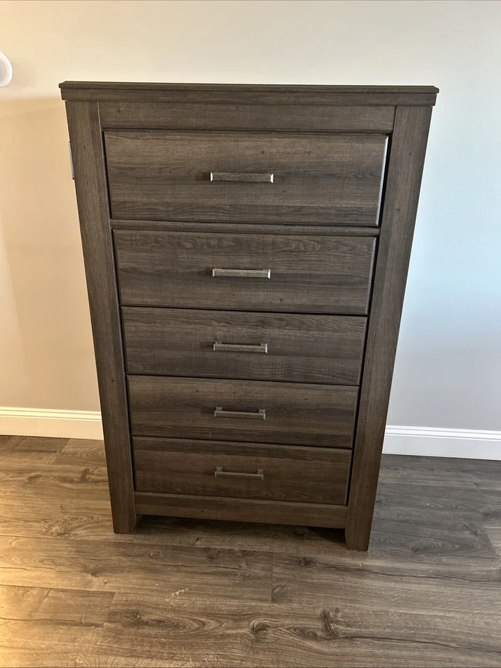 Сундук для спальни в деревенском стиле из 5 ящиков серый деревянный - Изображение 1 из 4