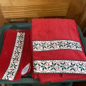 vintage martex christmas holly red towels Christmas Holiday  - Picture 1 of 4