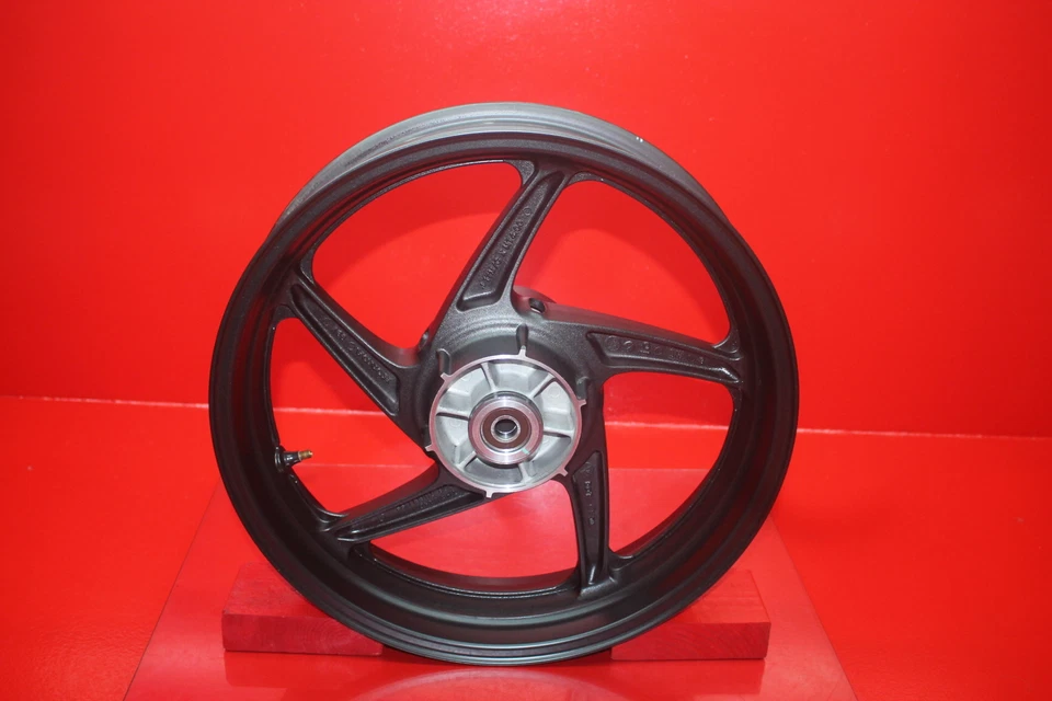 17 2017 HONDA CBR300R ARO DE RODA TRASEIRA APENAS 1008 MILHAS - Imagem 1 de 4