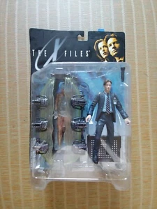 The X-Files McFarlane Action Figures Agent Dana Scully and Agent Fox Mulder - Picture 1 of 10