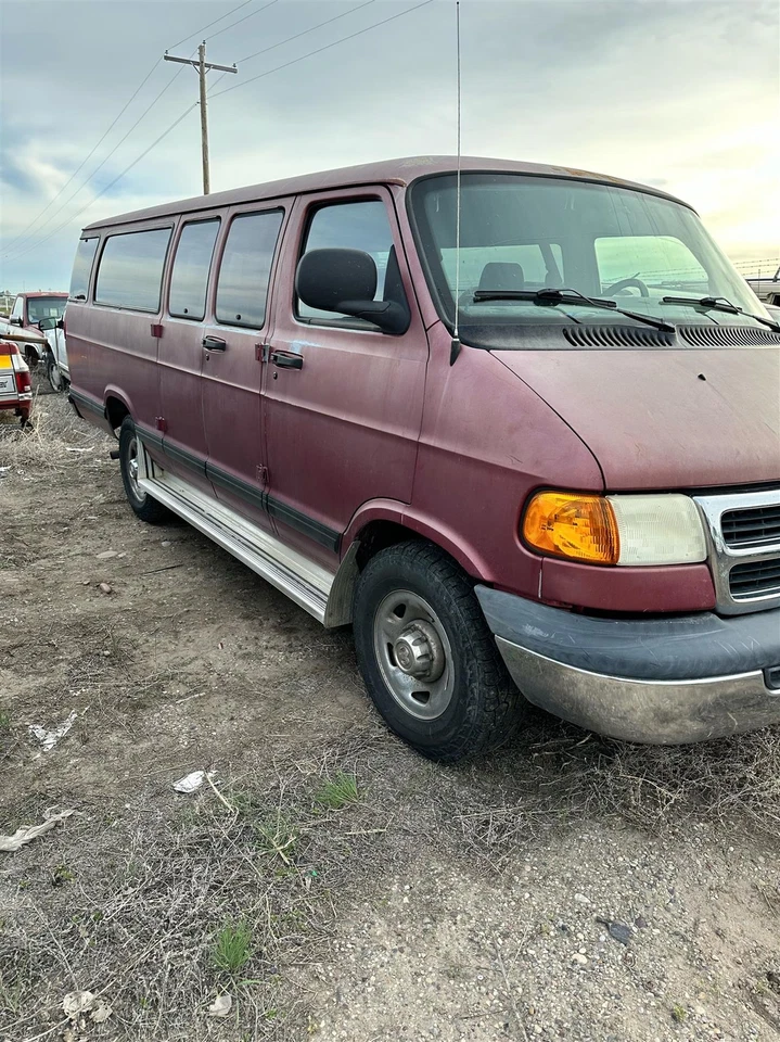 Conjunto de filtro de aire usado se adapta a: Dodge 3500 VAN 2001 grado A Foto 1 de 4