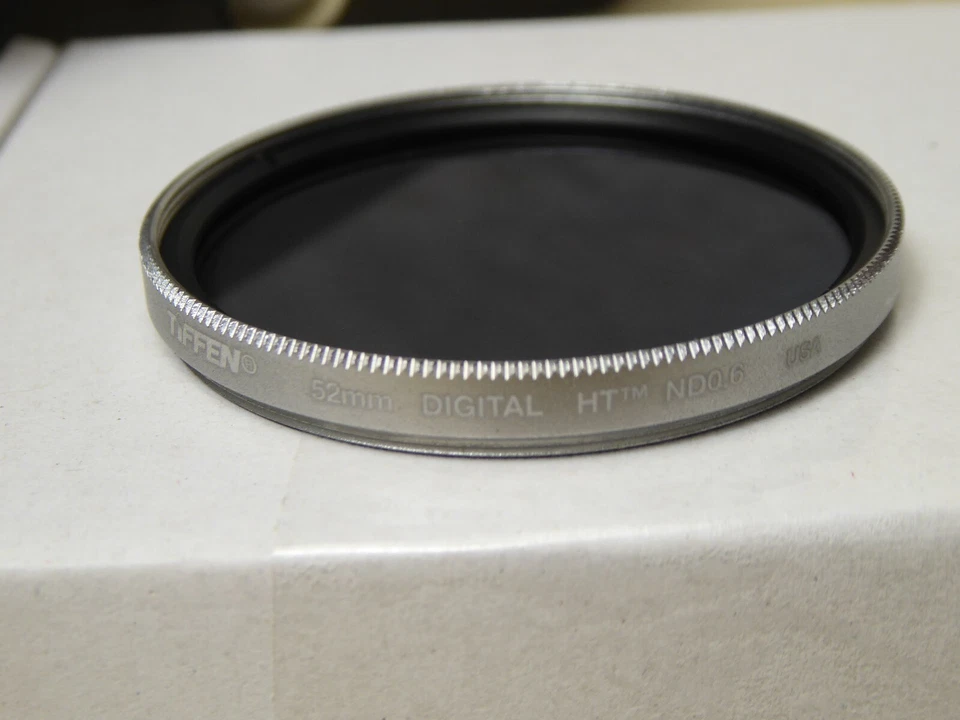 B + W 52 102 ND 0,6 2 BL 4x HT TM  Made in Germany Graufilter 4x SILVER RIM  52m - Image 1 of 3