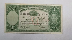 1953 AUSTRALIAN ONE POUND BANKNOTES , CIRCULATED. CONSECUTIVE NUMBERS.K52 - Picture 1 of 2