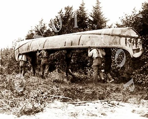 ANTIQUE REPRODUCTION 8X10 PHOTOGRAPH PRINT GROUP OF MEN PORTAGING A LARGE CANOE - Picture 1 of 1