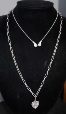 Collar Colgante Capa Dije Buena Suerte Tono Plateado Marca Lucky J0 Foto 1 de 2