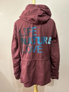 Chaqueta Parka Free City Life Nature Love Borgoña Talla M Algunos Desvanecimientos - Imagen 1 de 6