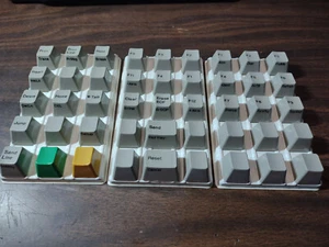 Nuevo de Lote Antiguo 1986 IBM Modelo M Original Repuesto Alterna Teclado Teclas #1392506 - Imagen 1 de 5