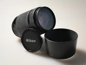Nikon NIKKOR 70-300mm f/4.0-5.6 D AF ED Lens 281535 w/ Hood & Lens Cap - Picture 1 of 5