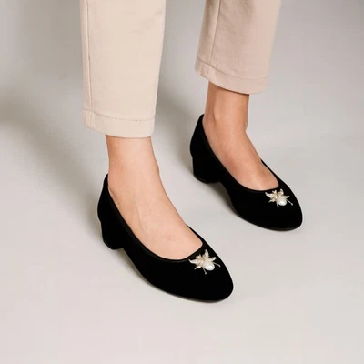 Zara Mujeres 36/6 Negro Terciopelo Escarabajo Adorno Imitación Perla Ballet Pisos Dinero Antiguo Foto 1 de 4