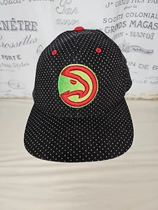 Sombrero Atlanta Hawks Mitchell & Ness Snapback NBA - Negro/Rojo/Verde/Estrellas - Imagen 1 de 9