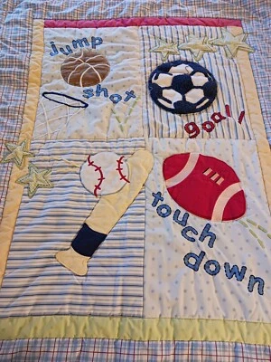 Manta deportiva para bebé Just Born edredón texturizado reversible azul Foto 1 de 4