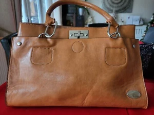 Ladies Spacious Handbag - great looking...! - Picture 1 of 6