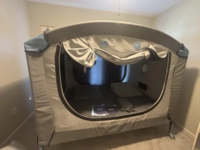 Cubby cama para necesidades especiales con cubo técnico y sábana de seguridad solo usada una vez Foto 1 de 4