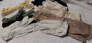Fabulous Lot Of 13 Pairs Vintage Ladies Dress Gloves - 1 Size - Picture 1 of 3