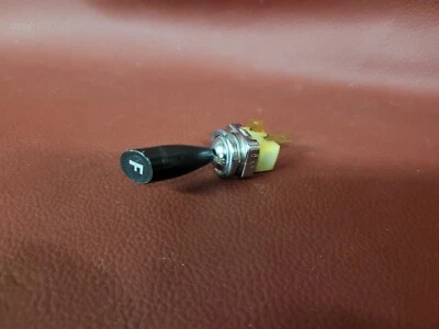 Aston Martin DB6 F simbolo Lucas interruttore fendinebbia 52.37.338 - Immagine 1 di 4