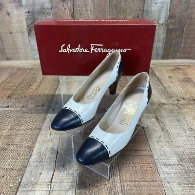 VTG Salvatore Ferragamo Womens White/Navy Pumps Size 8.5 AAAA NARROW Fit - Image 1 of 4